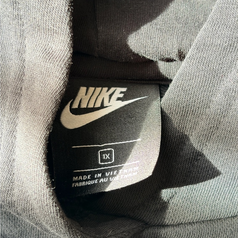 Nike Black Hoodie with Floral Emblem size 1x - Picture 3 of 3